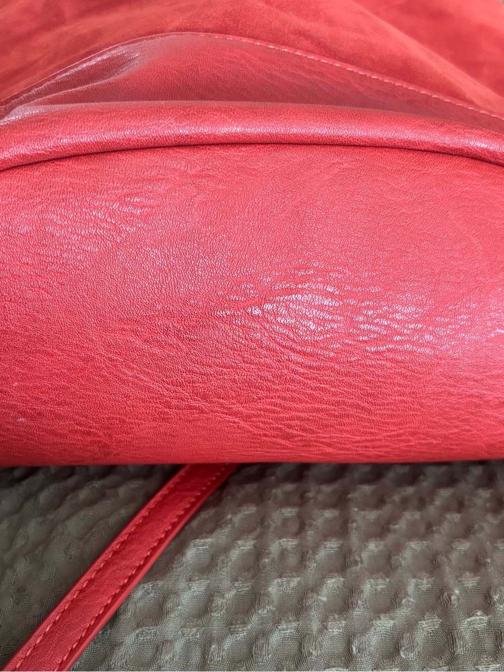 Faux Leather Crossbody Bag with Tortoiseshell Ring Handle - Picture 7 of 12